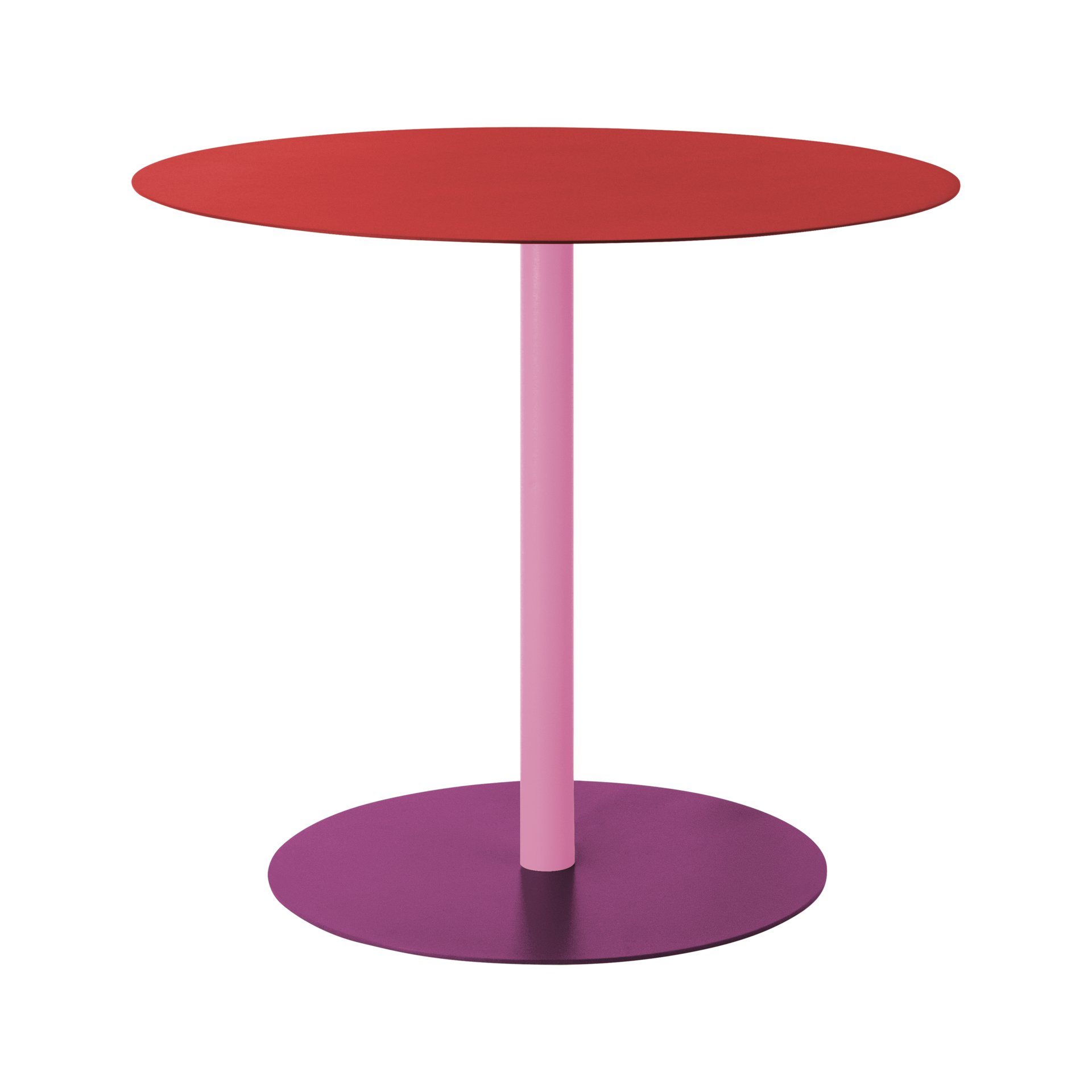 Ronde bijzettafel met een driedelig kleurconcept: het bovenblad is felrood, de cilindrische voet is lichtroze en de ronde sokkel is diep paars. Moderne tafel van gepoedercoat metaal met gladde, matte oppervlakken op een witte achtergrond.