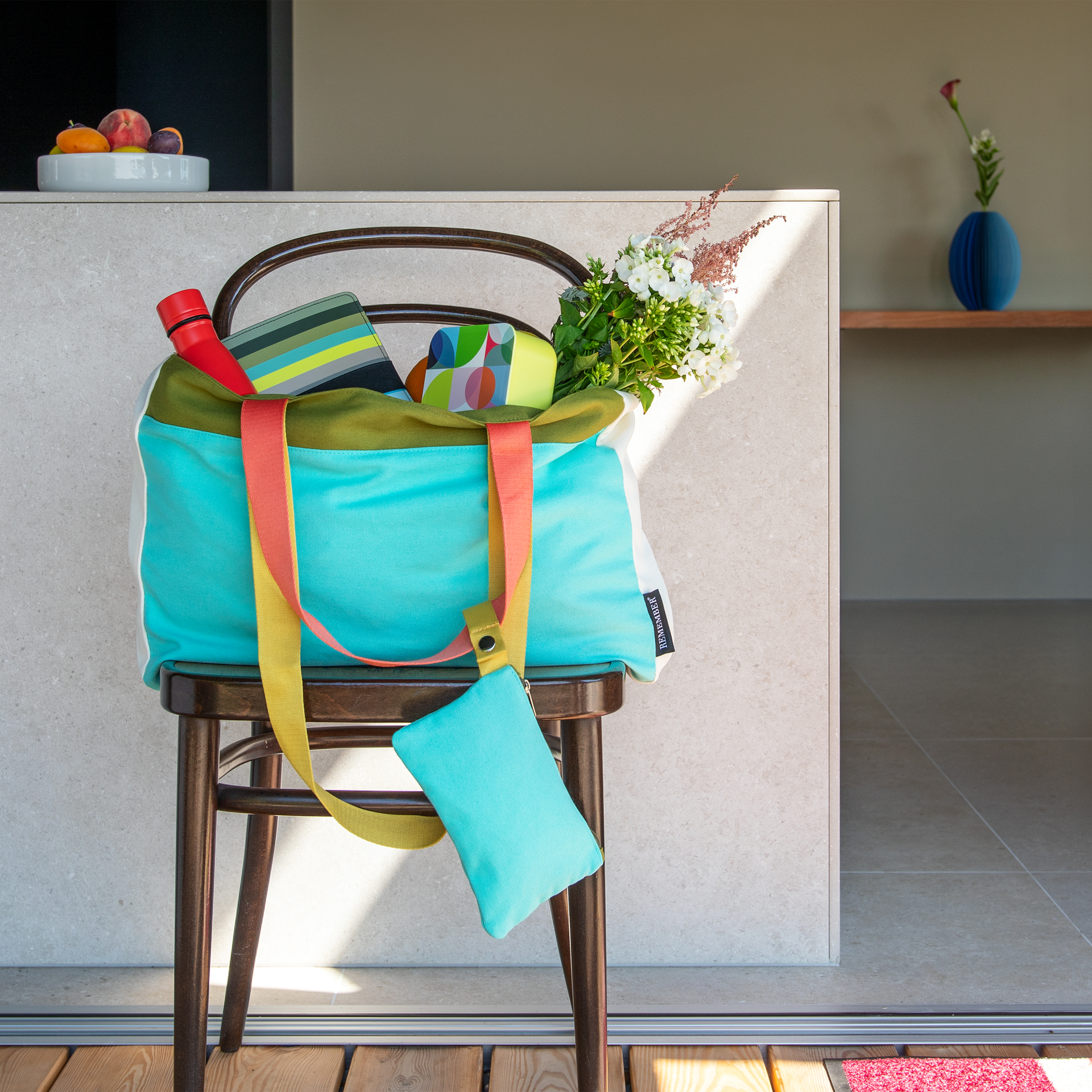 Op maat gemaakte canvas tas 'Luca' in blauw, groen, beige, geel en oranje met kort zakje.