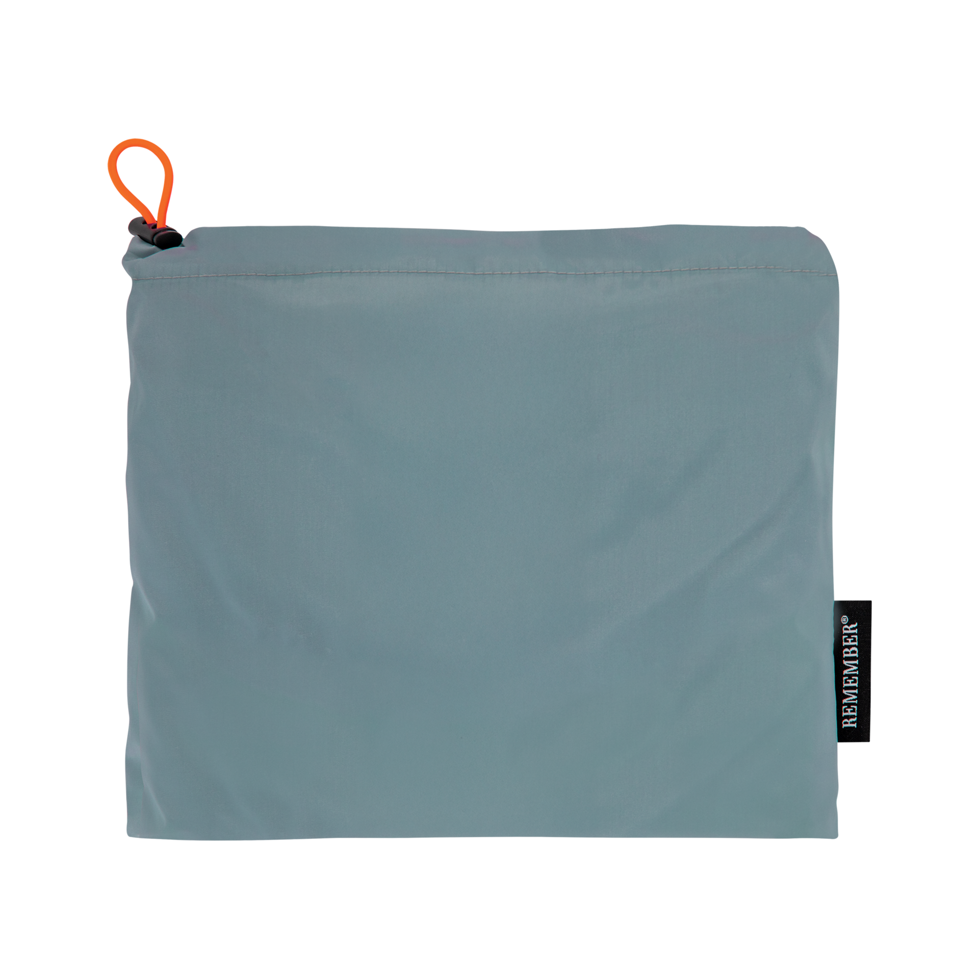Lichtblauwe, rechthoekige tas voor een regencape, met oranje koord en zwart logolabel.