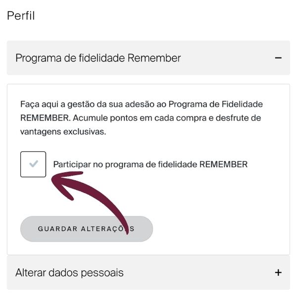 Ecrã de perfil de uma aplicação com a secção «Programa de fidelidade REMEMBER» aberta. O programa é explicado. Está visível a caixa de seleção ativada «Participar no programa REMEMBER». Seta para o botão «GUARDAR ALTERAÇÕES».