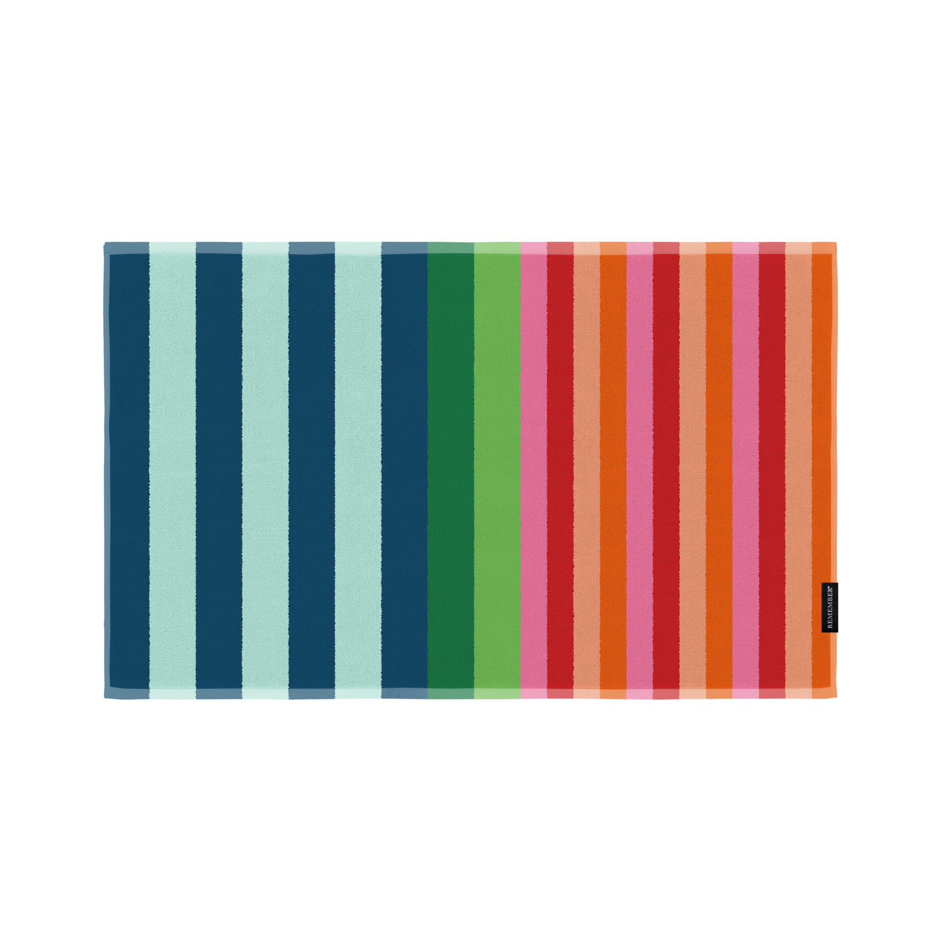 Tappeto da bagno colorato Milo con strisce verticali in tanti colori: a sinistra alternanza di blu chiaro e blu scuro, al centro verde e verde chiaro, a destra vivaci strisce in rosso, rosa e arancione. In basso a destra piccola etichetta nera.