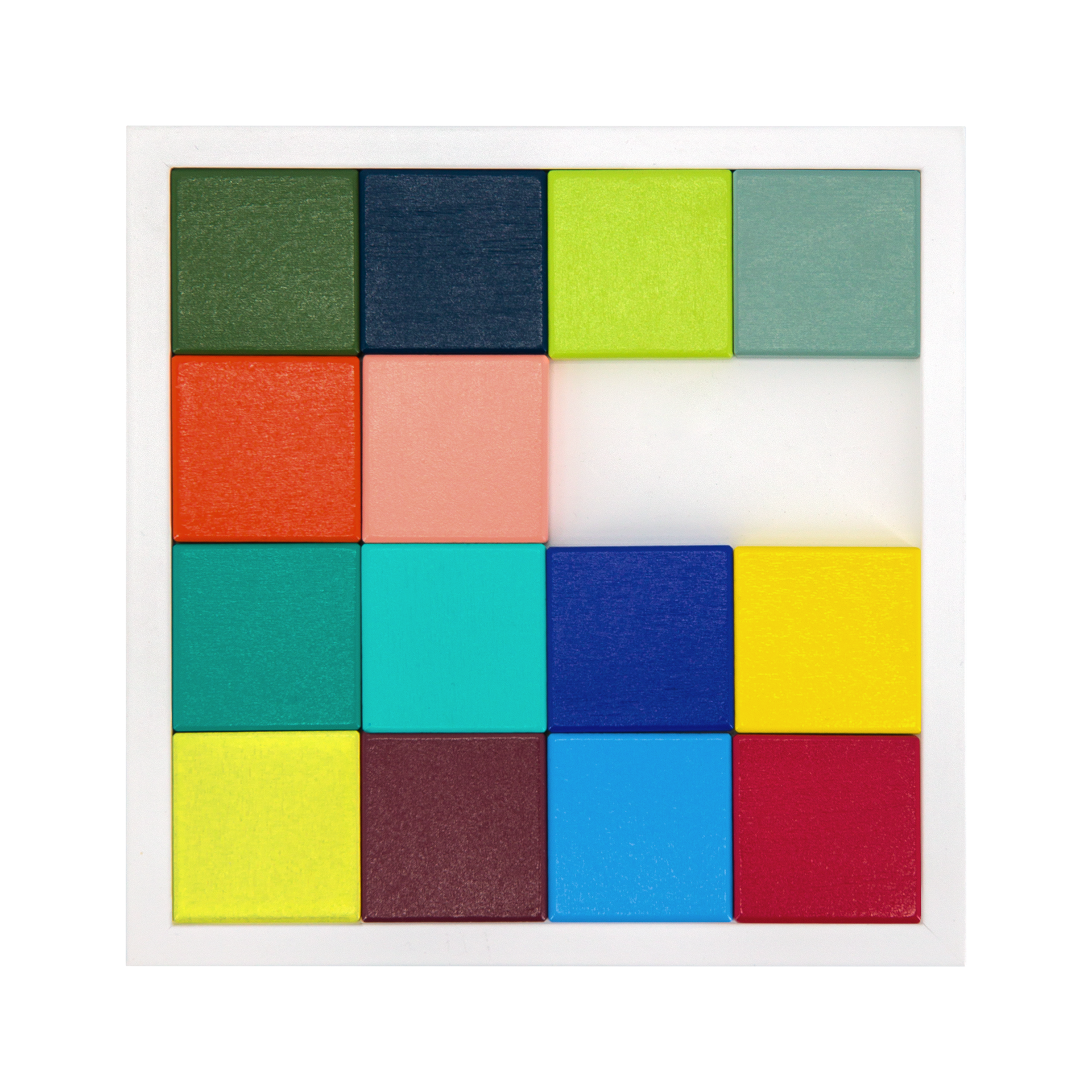 Juego de deslizamiento «SKUBBE»: tablero de madera con fichas cuadradas de diferentes colores; una casilla está vacía.