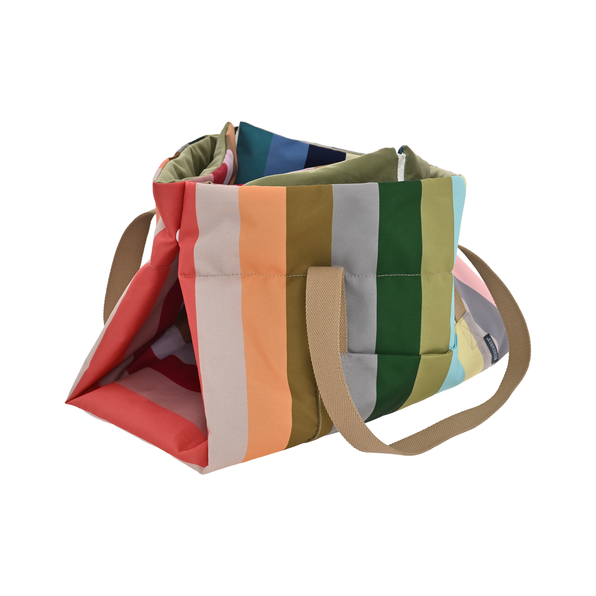 Gestreifte Outdoor-Hundedecke Ronja als Tragetasche gefaltet. Bunte Streifen in Rot, Beige, Orange, Grün, Grau, Blau, Gelb, Rosa. Beige Tragegriffe, olivgrünes Innenfutter.