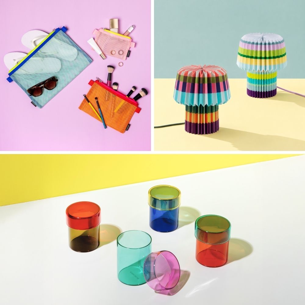 Farbenfrohe Collage: Oben links drei Netztaschen mit Reise- und Kosmetikartikeln vor lila Hintergrund. Oben rechts zwei bunte, plissierte Tischlampen auf hellblau-gelb. Unten fünf transparente, farbige Glaszylinder auf weiß.