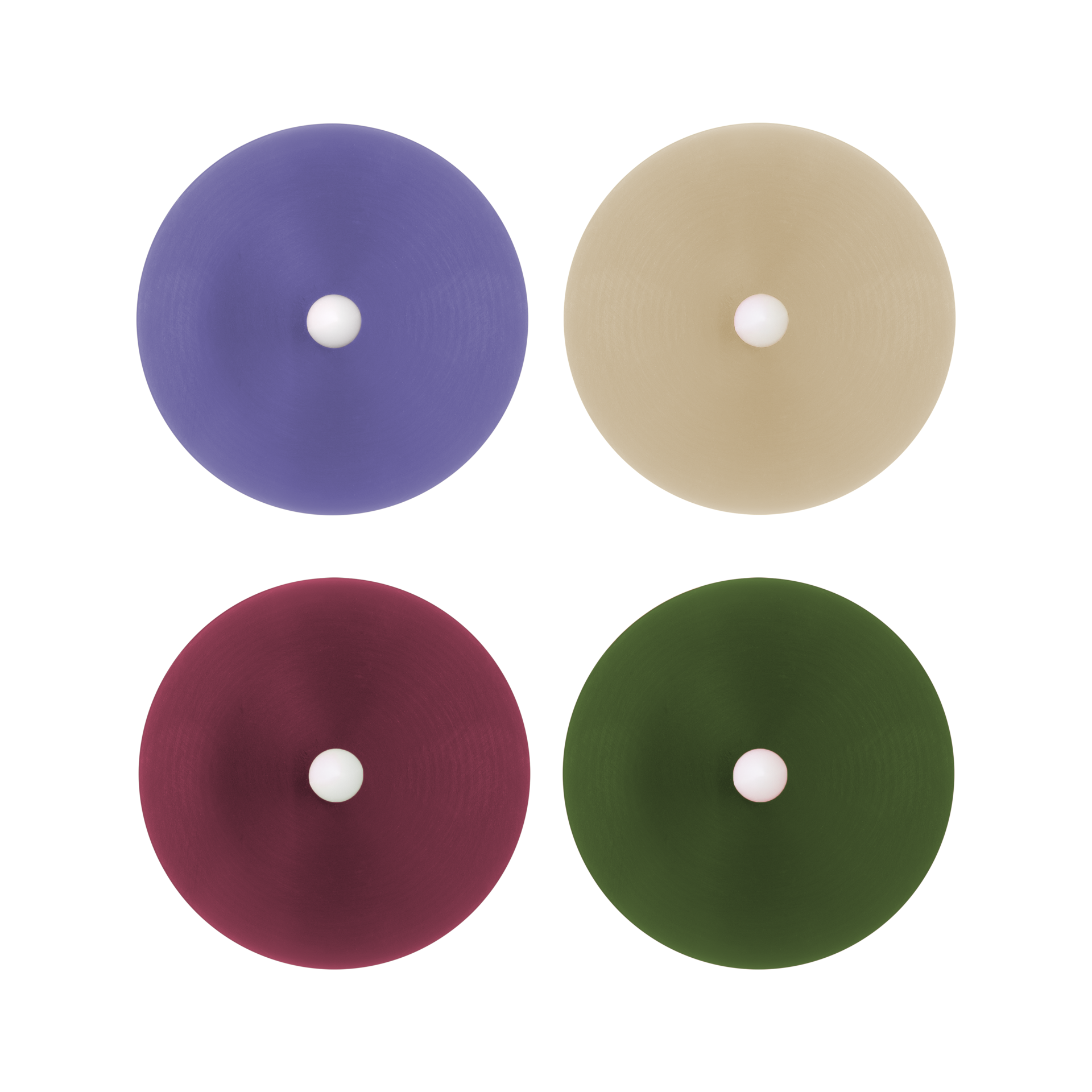 Vier runde LED-Teelichter aus Paraffinwachs, von oben auf weißem Hintergrund. Set in violett, beige, bordeauxrot und dunkelgrün. Jedes Teelicht hat einen kleinen, weißen Kugeldocht. Täuschend echt, mit warmweißem Licht.
