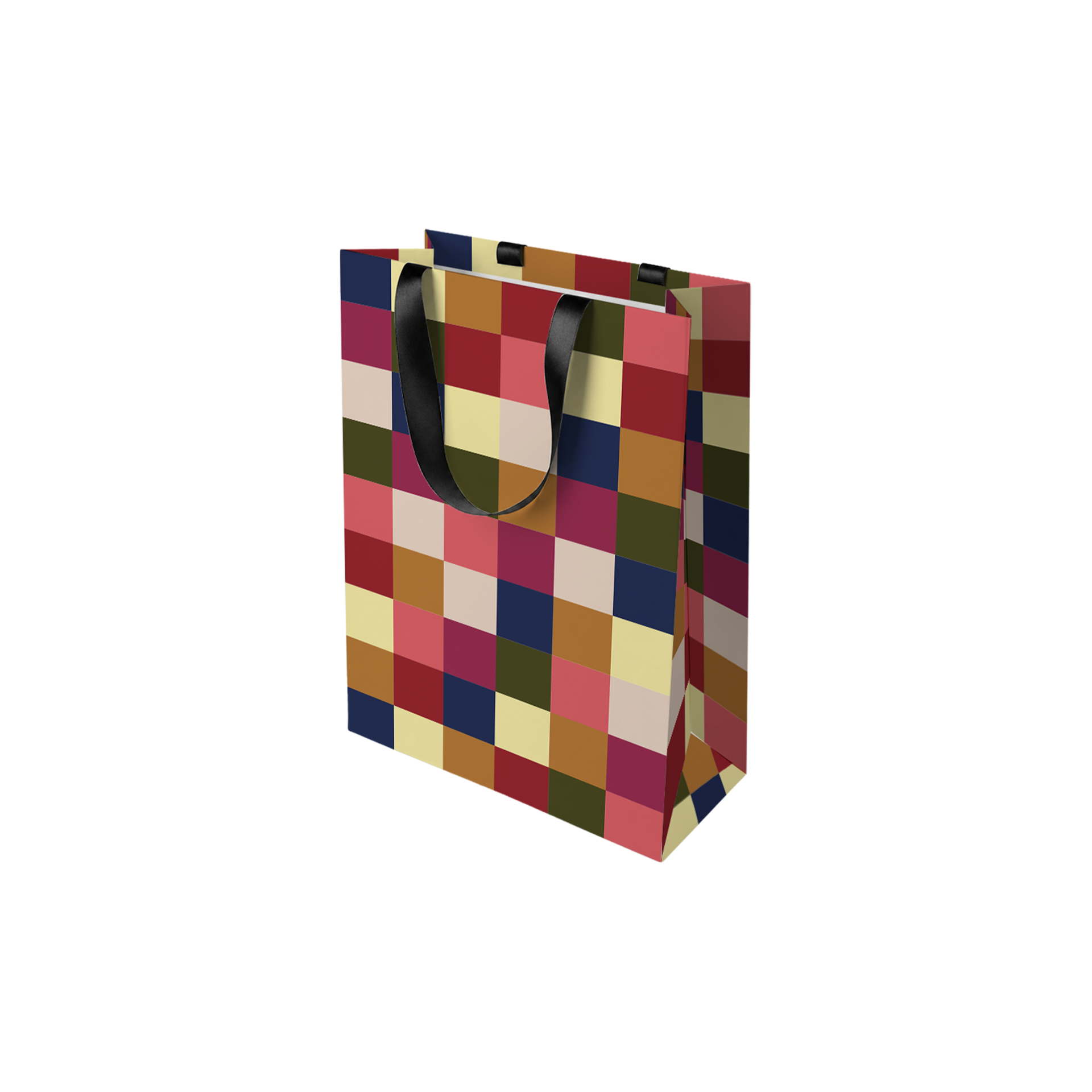 Una bolsa de regalo vertical con un alegre y colorido estampado de cuadros en tonos rojos, rosas, amarillos, azules, verdes y marrones. La bolsa de papel tiene dos asas de cinta de raso negro brillante. Está lista para contener un regalo.