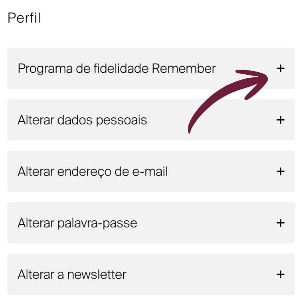 Menu do perfil com 5 opções: Programa de fidelidade «REMEMBER», Alterar dados, Alterar e-mail, Alterar palavra-passe, Alterar newsletter. A seta aponta para «REMEMBER».