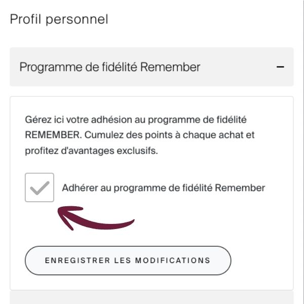 La capture d’écran montre « Profil personnel ». La section « Programme de fidélité REMEMBER » décrit son fonctionnement. La case « Adhérer au programme de fidélité REMEMBER » est cochée. Une flèche rouge vise « ENREGISTRER ».