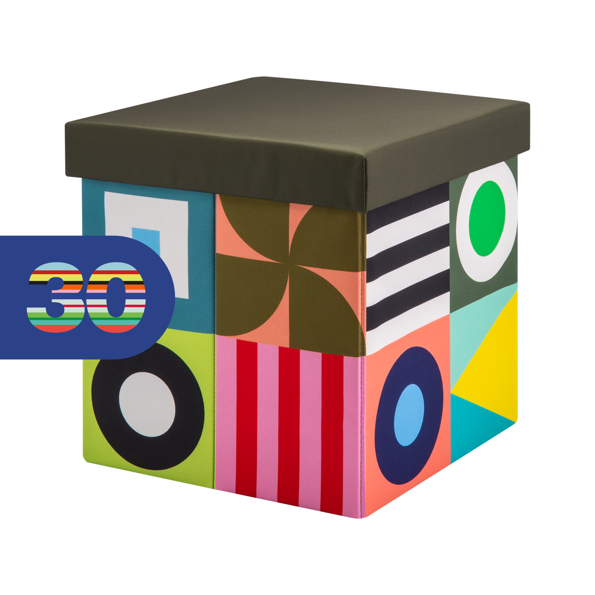 Quadratische Sitzbox mit Stauraum, bedeckt von einem dunklen, olivgrünen Polsterdeckel. Seiten im lebhaften, geometrischen Muster aus bunten Quadraten mit Kreisen, Streifen und abstrakten Formen in Türkis, Limettengrün, Orange und Gelb.